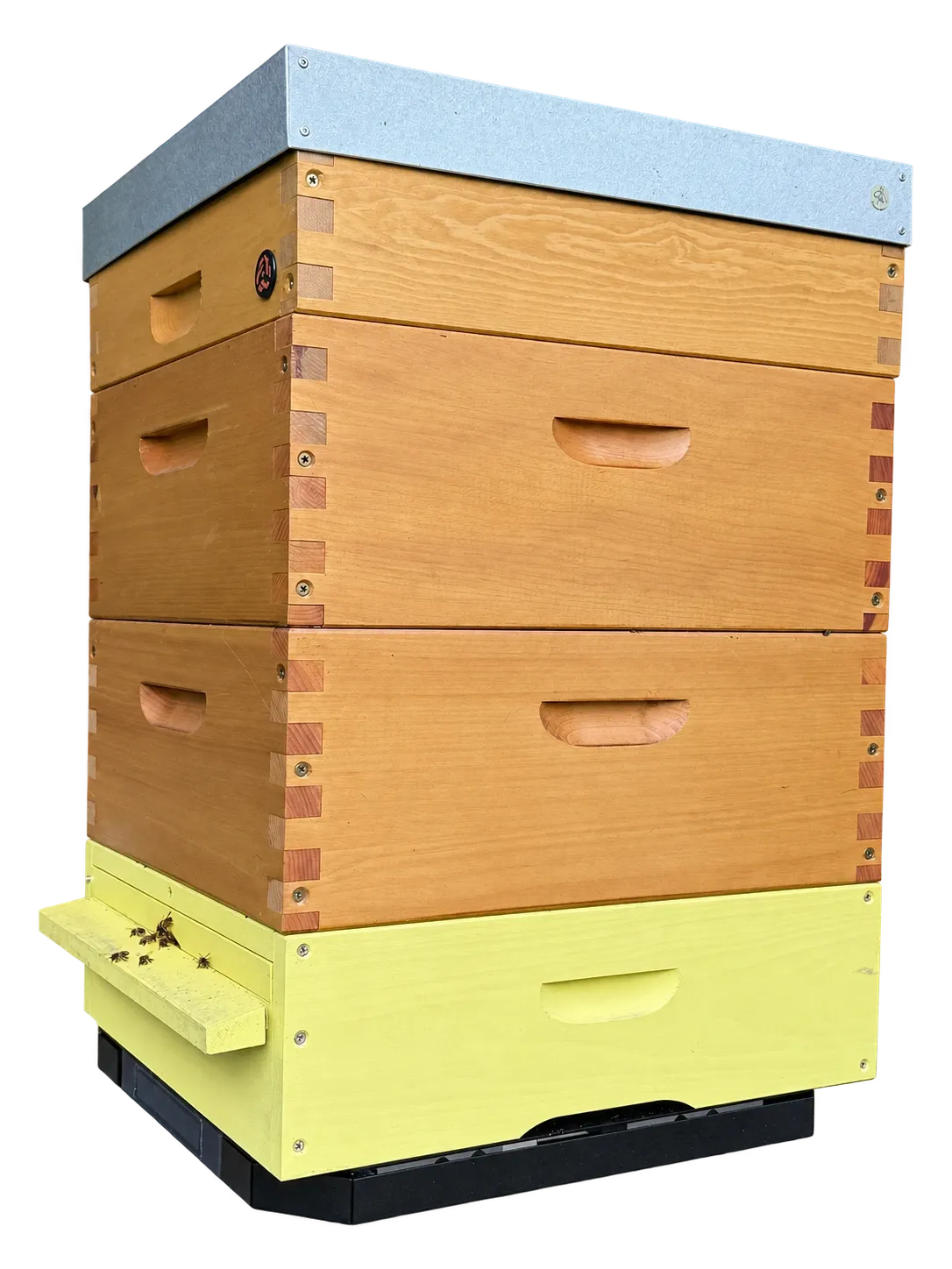 Wooden hive with a yellow bottom board on the Fluxabee 4G scale, photograph with the background removed